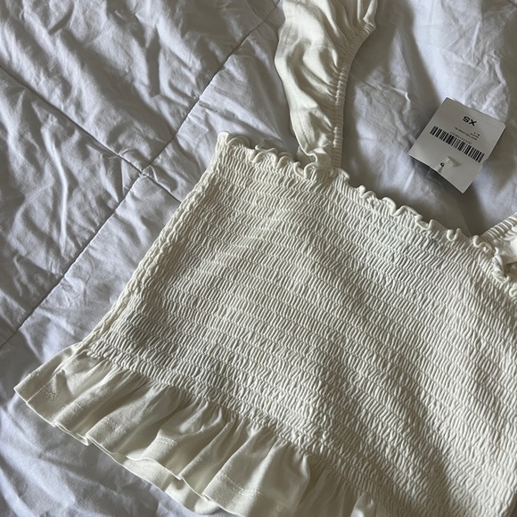 NWT Forever 21 Cream Ruffle Smocked Top Size XS - Picture 2 of 6